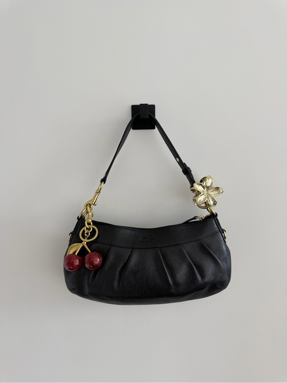 Vintage Coach Black Leather Madison Shoulder Bag w/Gold Hardware - Picture 3 of 9